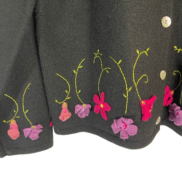 Vintage 100% Black Wool Cardigan with Floral Embroidery Abalone Buttons  Sz PM - Picture 7 of 11